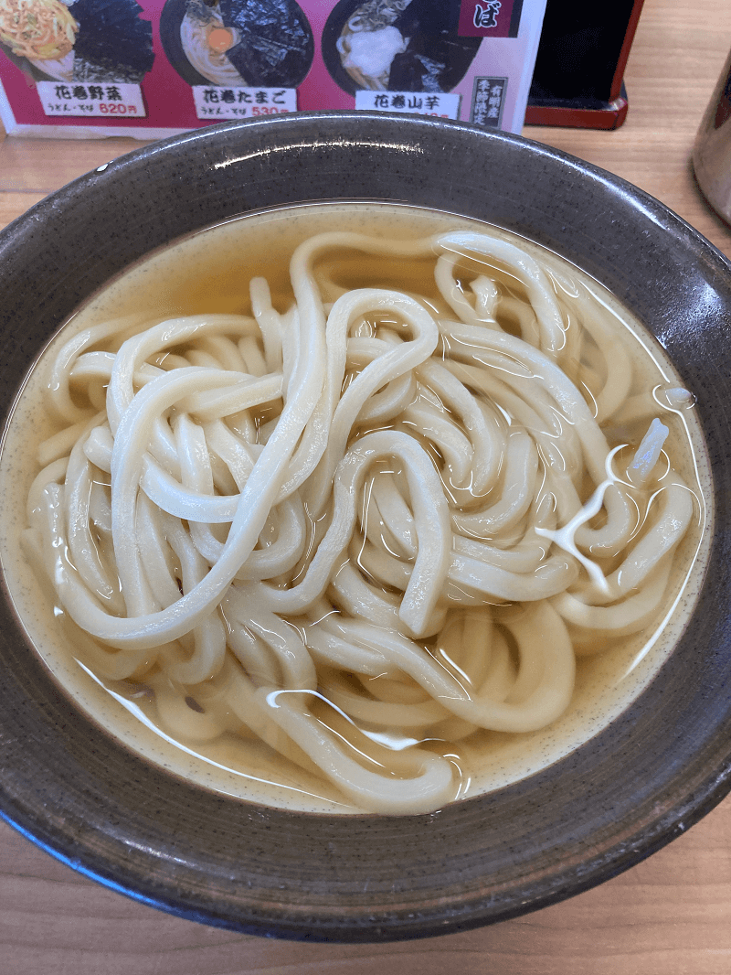 牧のうどんの素うどん（かた麺）