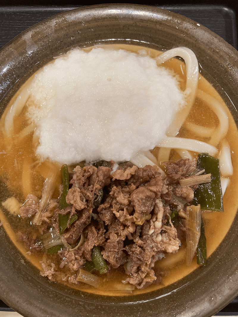 牧のうどんの肉うどんに山イモトッピング