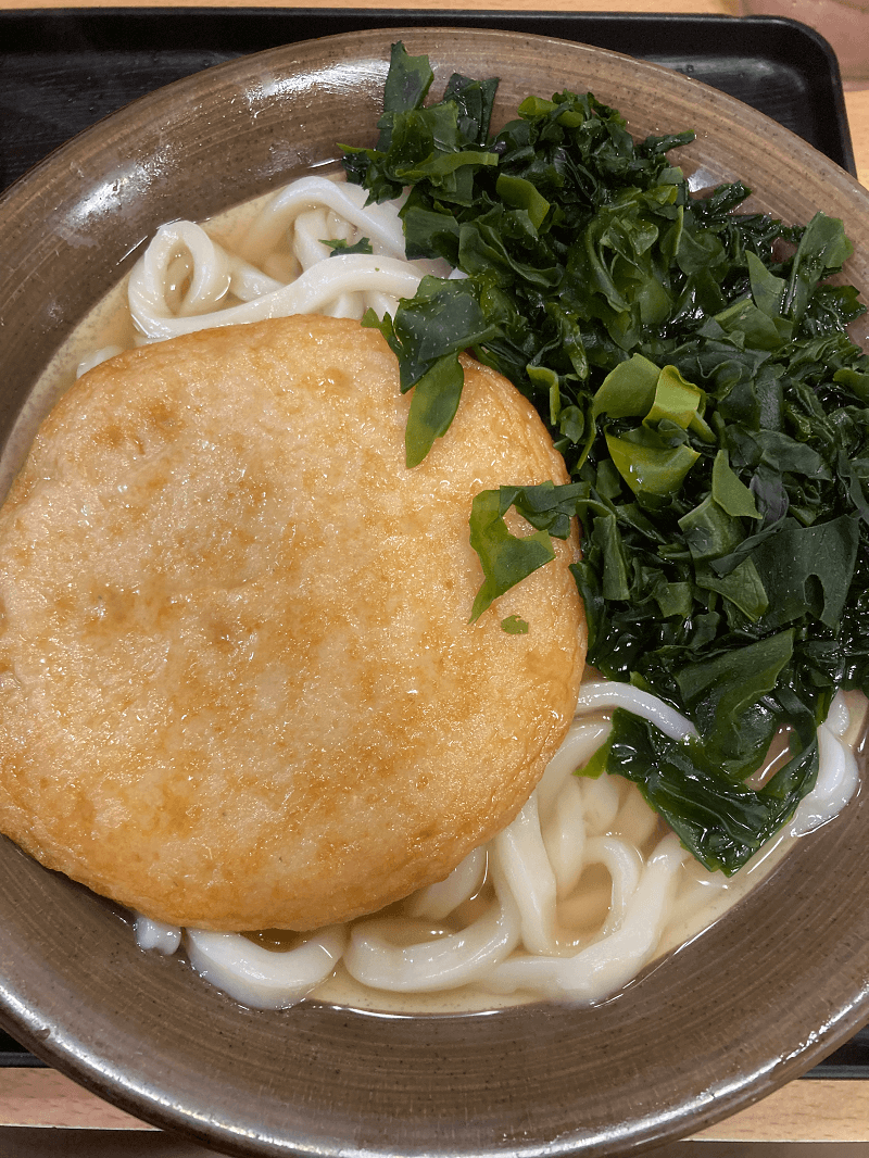 牧のうどんの丸天わかめうどん