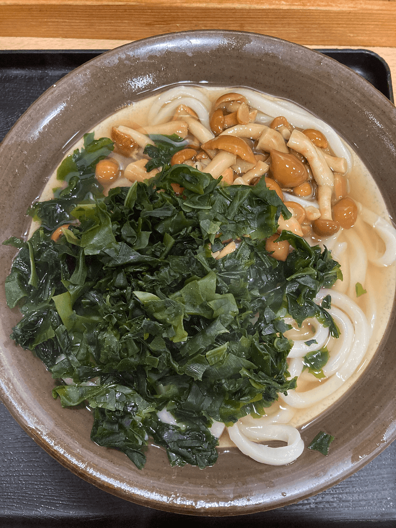 牧のうどんのなめこわかめうどん