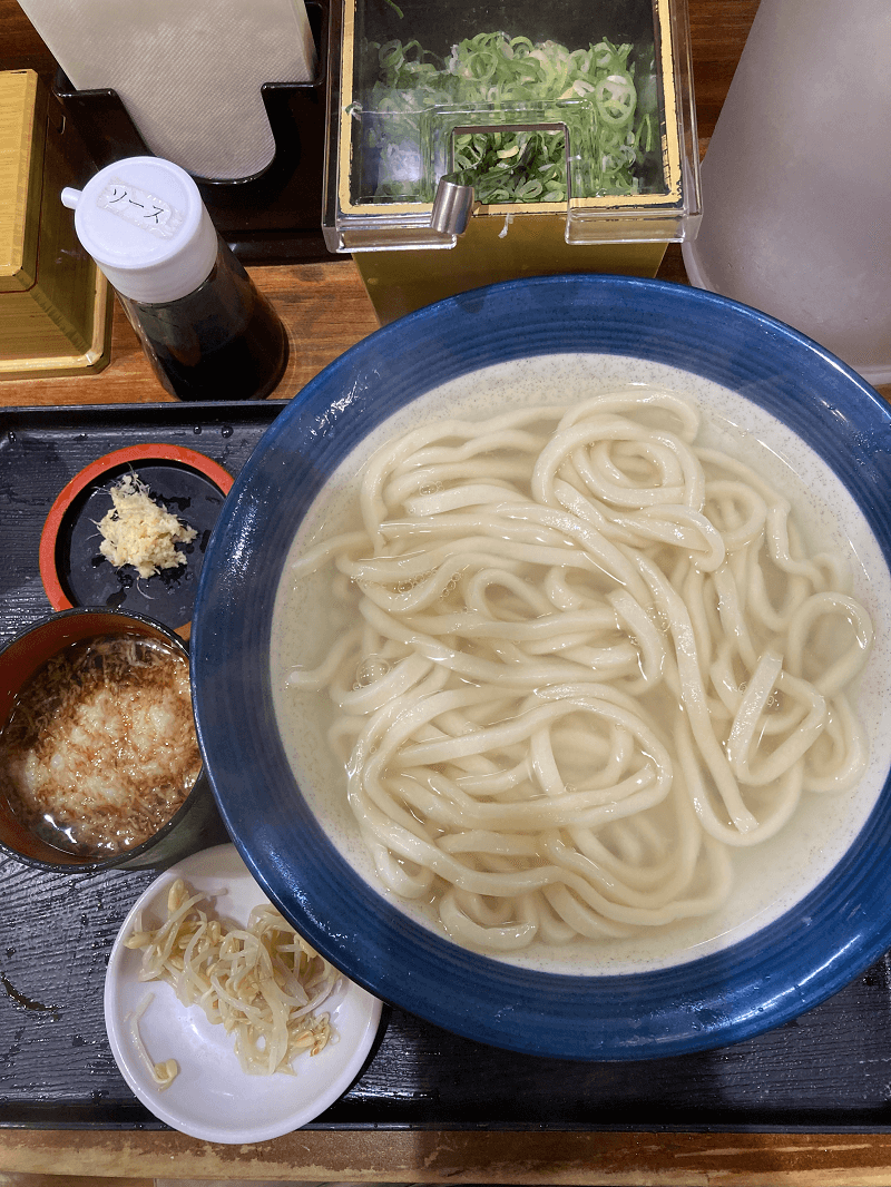 牧のうどんの釜揚げ山イモ入りうどん’